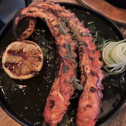 Ovelia signature dishes Grilled Octopus
Kantina Sandwich
Prasini Salad